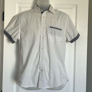 Decree button down shirts. 
Gently used. 
Size M
White
#43B